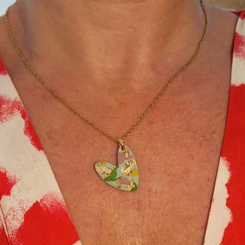Collier Love chaine dorée vert sauge tachetée rose vert anis rosé cuivré