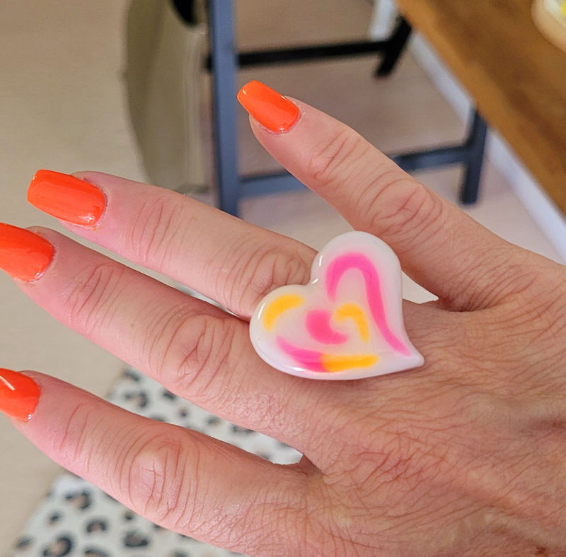 Box Kdo : boucles d'oreille et bague Anna blanc et fluo orange et rose