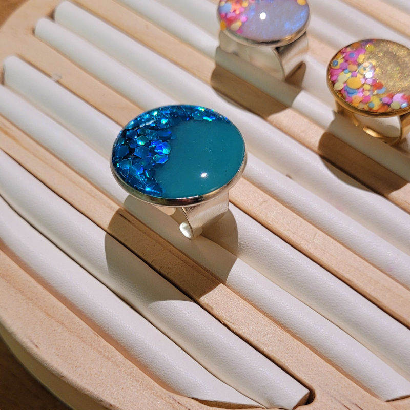 Bague réglable bleu azur et paillette