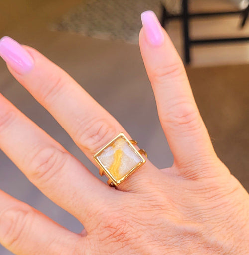 Bague réglable carrée nacrée blanc et doré