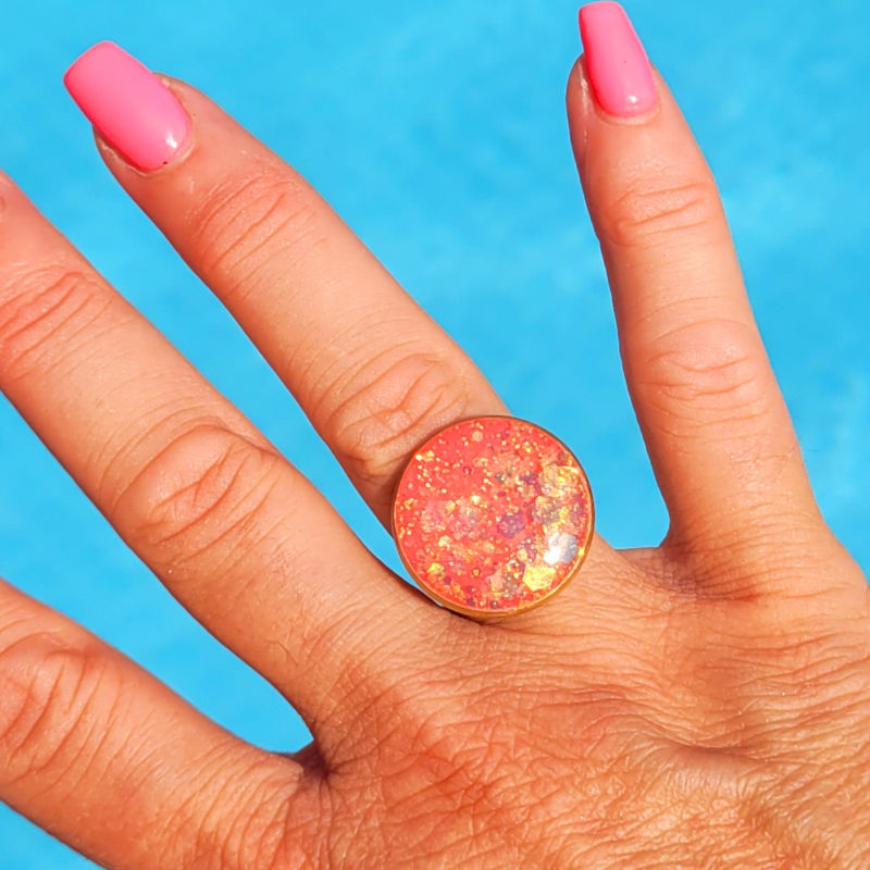 Bague réglable ronde rose paillette dorée holographique