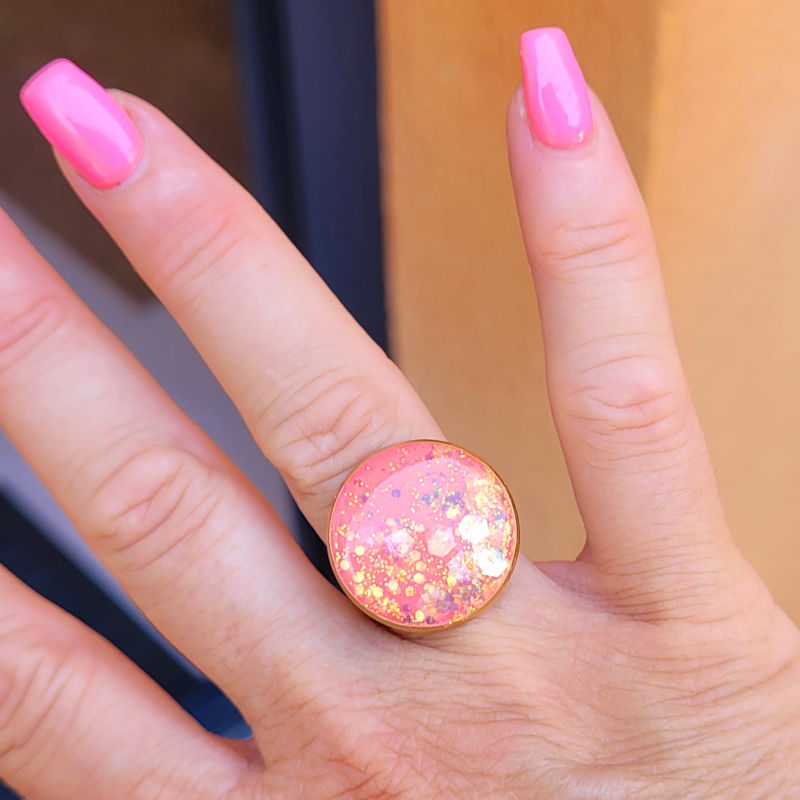 Bague réglable ronde rose paillette dorée holographique