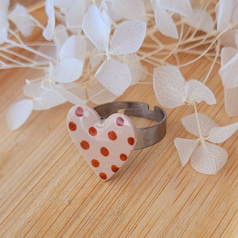 Bague réglable Coeur blanc à pois marron caramel