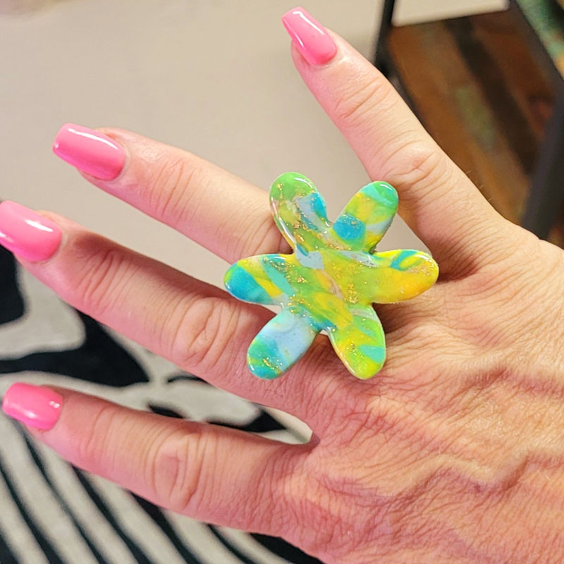Bague réglable Flora marbré bleu jaune vert et doré