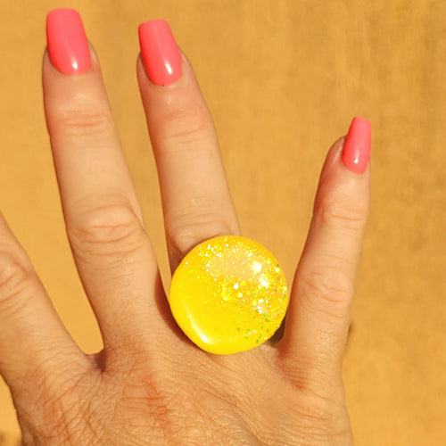 Bague réglable Romy ronde jaune citron paillette doré holographique
