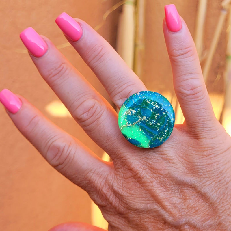 Bague réglable Romy ronde marbrée bleu vert et doré