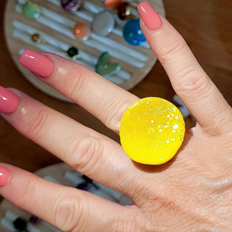 Bague réglable Romy ronde jaune citron paillette doré holographique