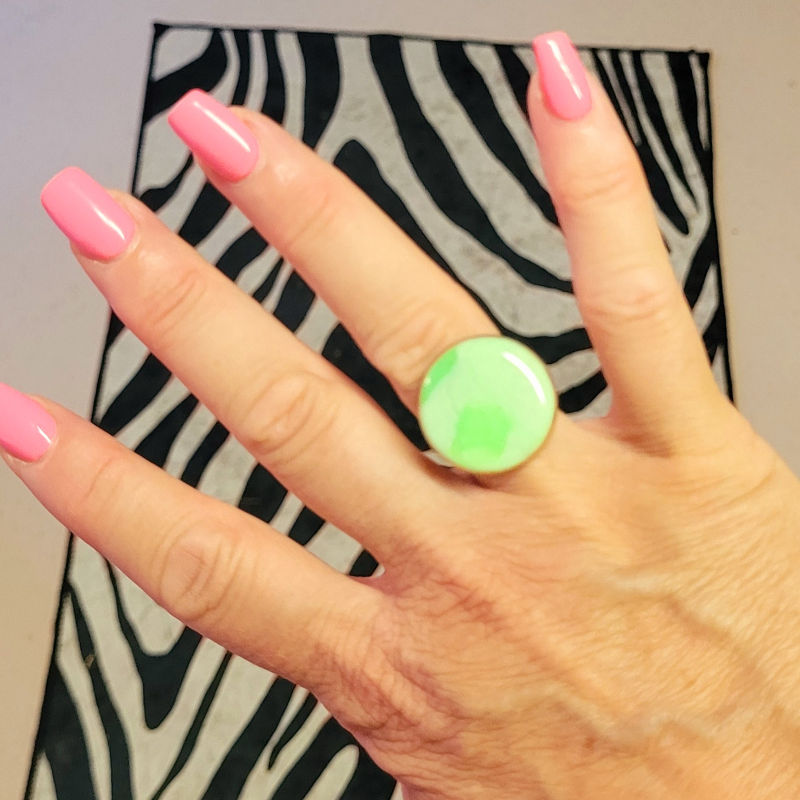 Bague réglable ronde marbrée vert
