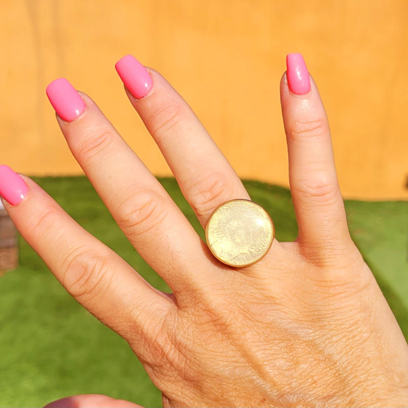 Bague réglable ronde blanc cassé nacré pailleté