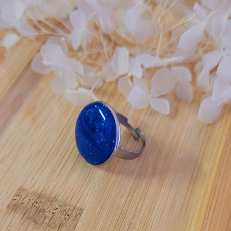Bague réglable ronde bleu nuit pailleté