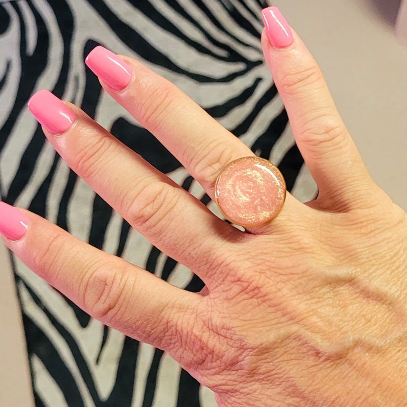 Bague réglable ronde rose nacré pailleté
