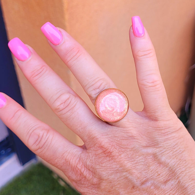 Bague réglable ronde rose nacré pailleté