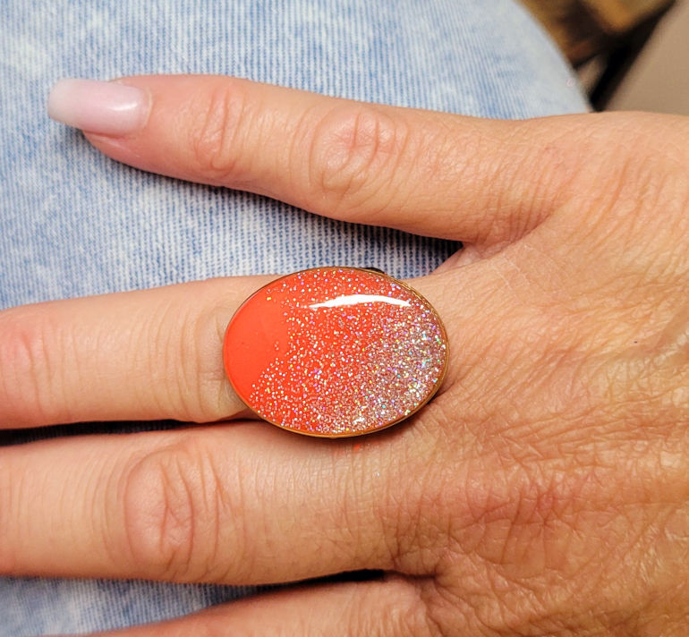 Bague support doré réglable ovale orange paillette gris holographique