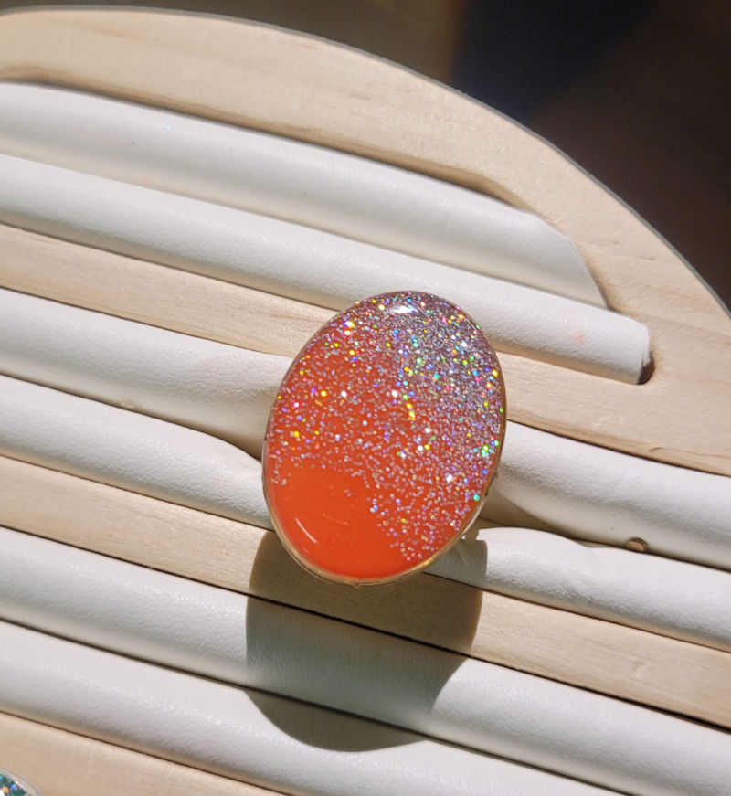 Bague support doré réglable ovale orange paillette gris holographique