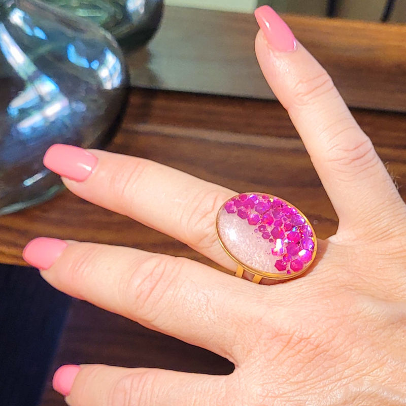 Bague réglable ovale rose clair nacré et paillette rose fuschia
