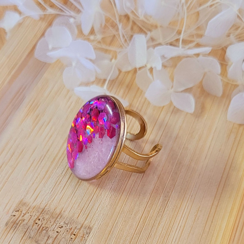 Bague réglable ovale rose clair nacré et paillette rose fuschia