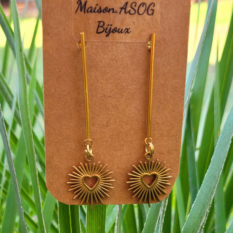 Boucles d'oreilles clou avec tige et soleil en acier doré