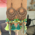 Boucles d'oreilles rosace acier bronze vieilli et suédine pompon perle kaki et dégradé de vert
