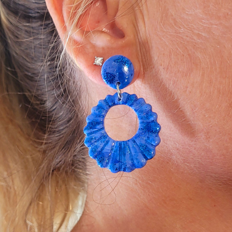 Boucles d'oreilles Camille marbré bleu marine bleu roi et paillette bleue