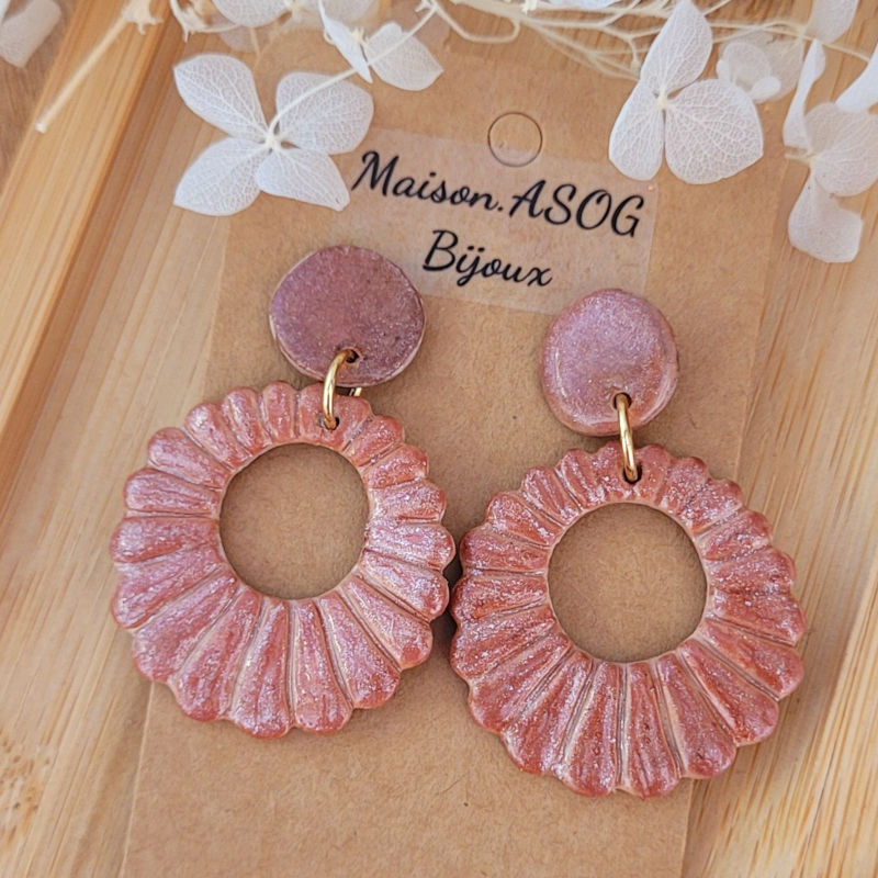 Boucles d'oreilles Camille beige rosé irisé