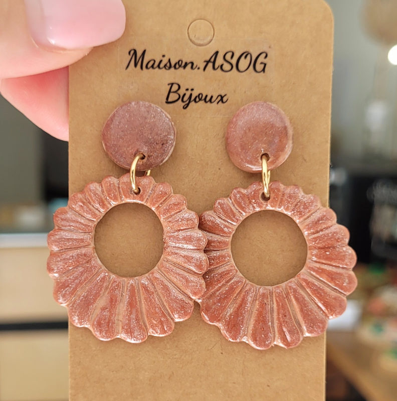 Boucles d'oreilles Camille beige rosé irisé