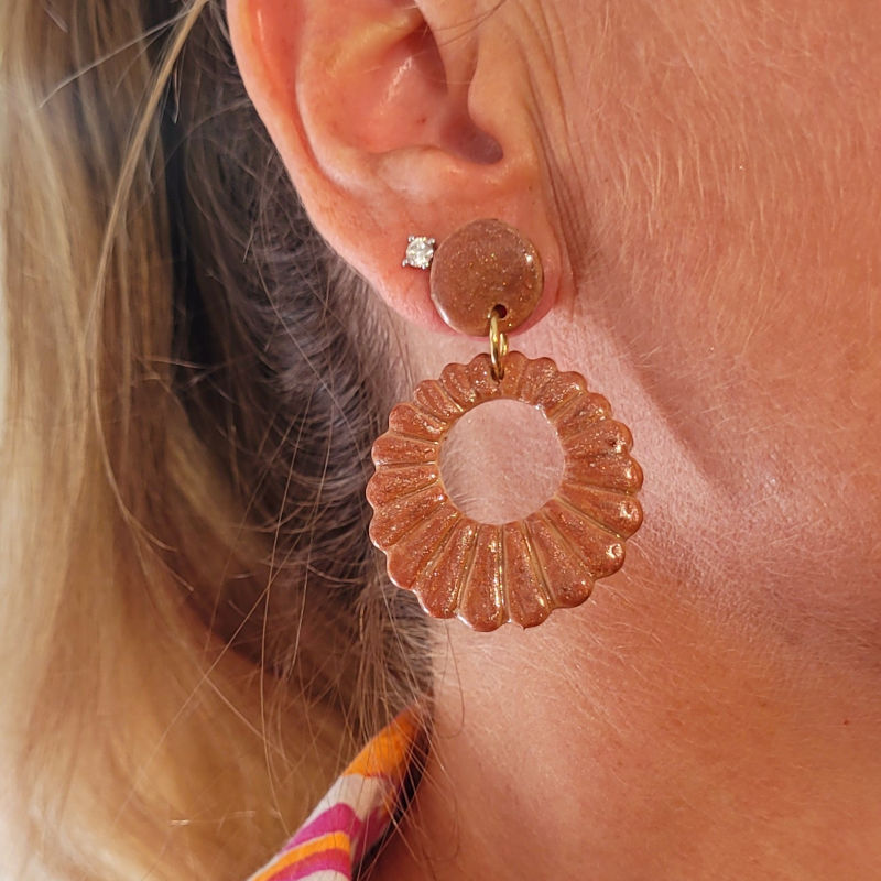 Boucles d'oreilles Camille beige rosé irisé