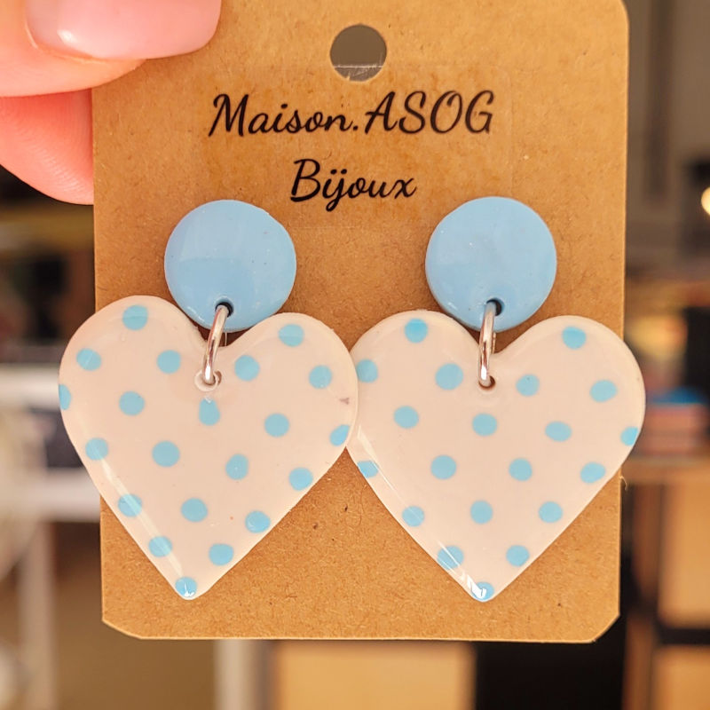 Boucles d'oreilles Cathie pastille bleu ciel et coeur à pois bleu ciel