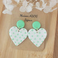 Boucles d'oreilles Cathie pastille vert tendre et coeur à pois vert clair