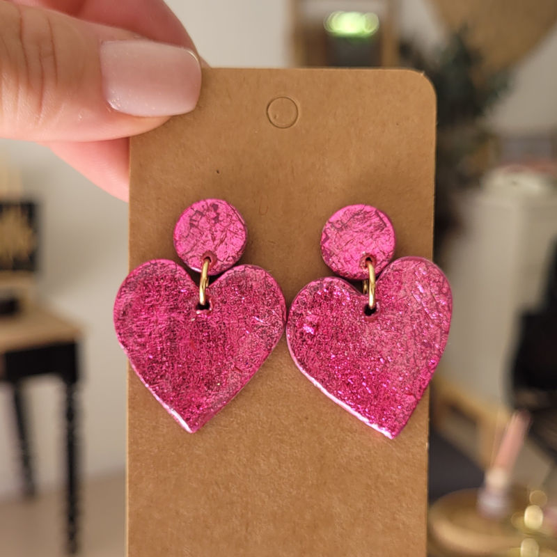 Boucles d'oreilles Cathie coeur rose fushia métallisé