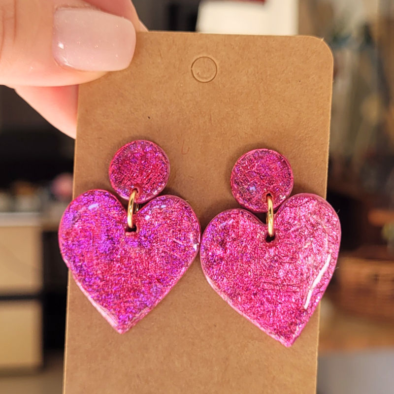 Boucles d'oreilles Cathie coeur rose fushia métallisé