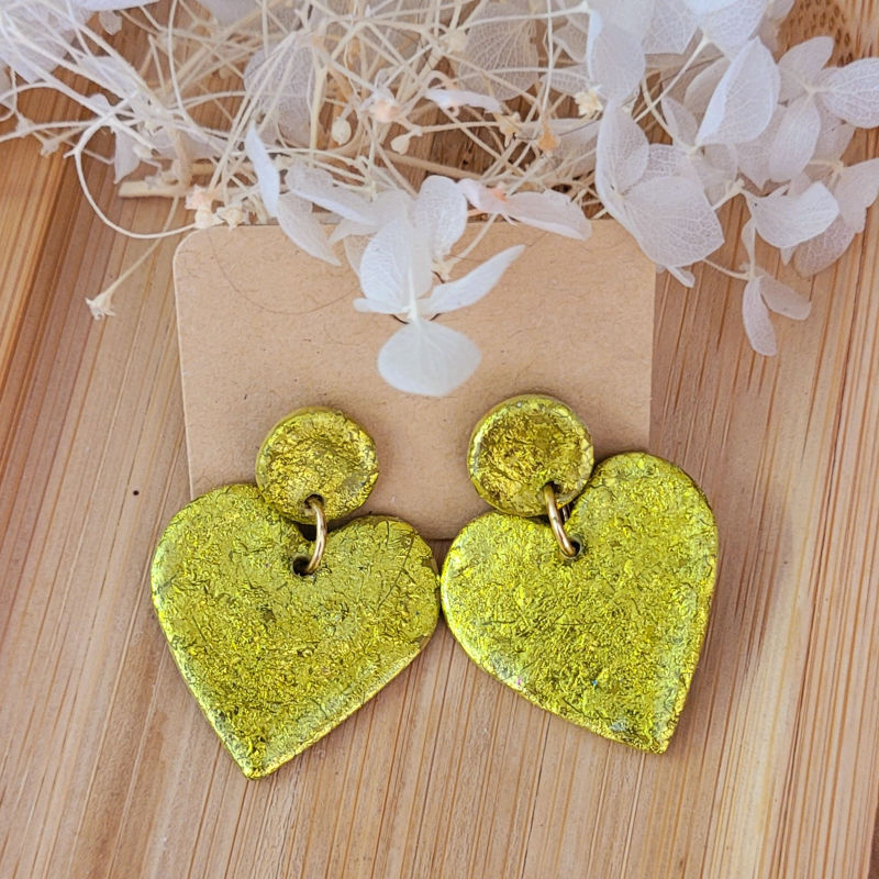 Boucles d'oreilles Cathie coeur vert anis métallisé
