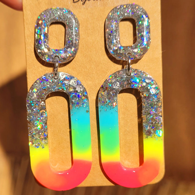 Boucles d'oreilles Chloé fluo multicolore paillette argentée holographique