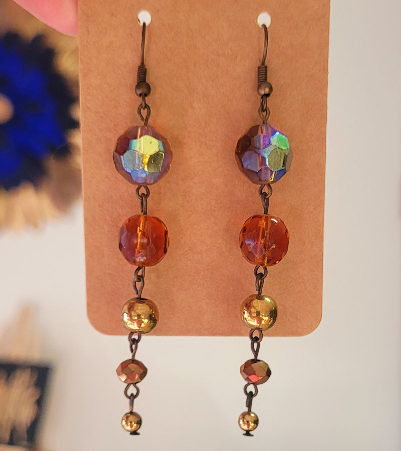 Boucles d'oreilles cinq perles à facettes marron et doré