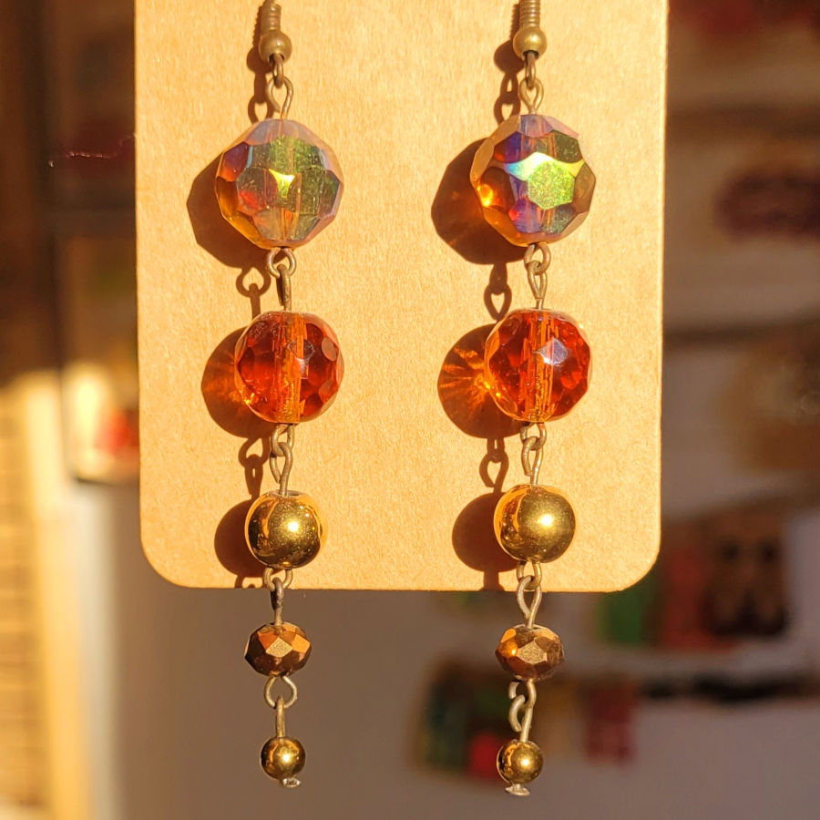Boucles d'oreilles cinq perles à facettes marron et doré