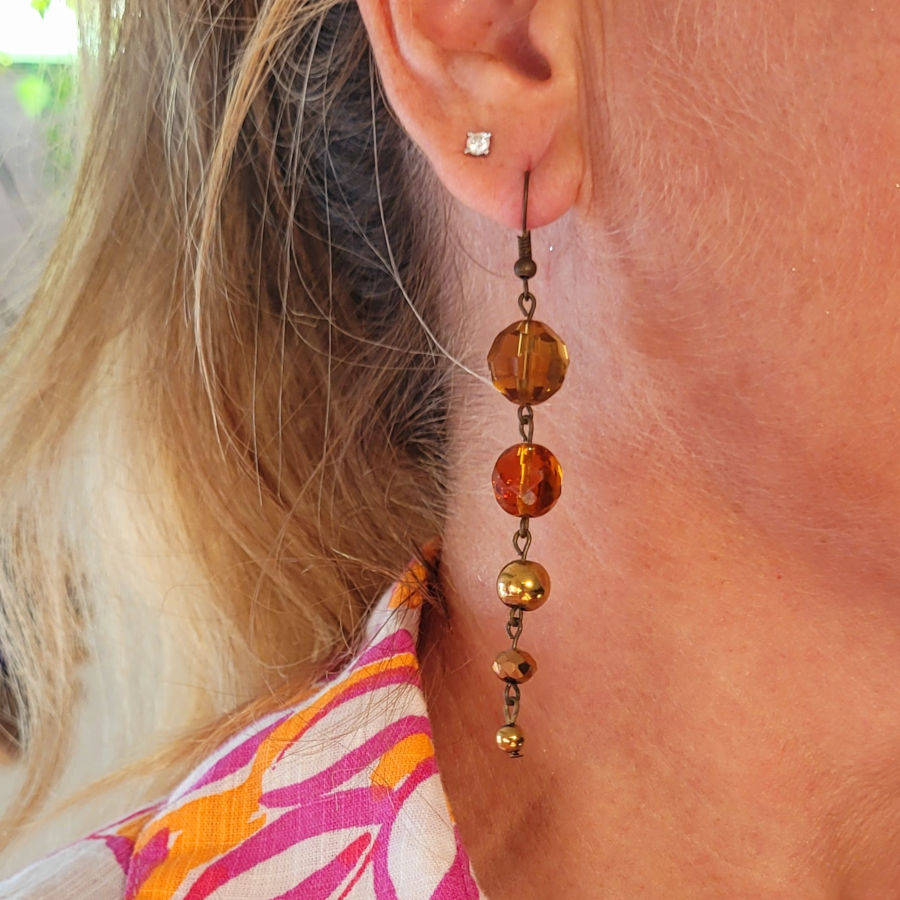 Boucles d'oreilles cinq perles à facettes marron et doré