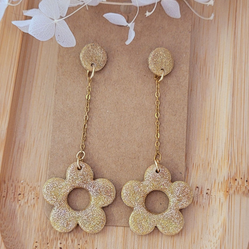 Boucles d'oreille Fleur pendante avec chaîne doré et paillette doré holographique