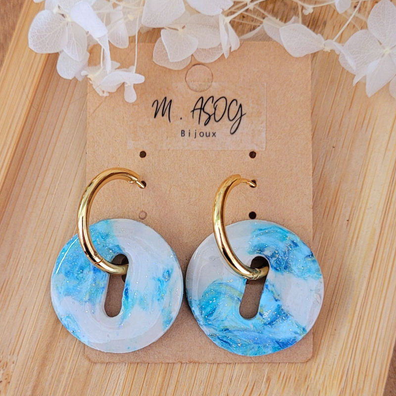 Boucles d'oreilles créole dorée et pampille Donut's marbré bleu et blanc légèrement pailleté