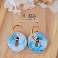 Boucles d'oreilles créole dorée et pampille Donut's marbré bleu et blanc légèrement pailleté