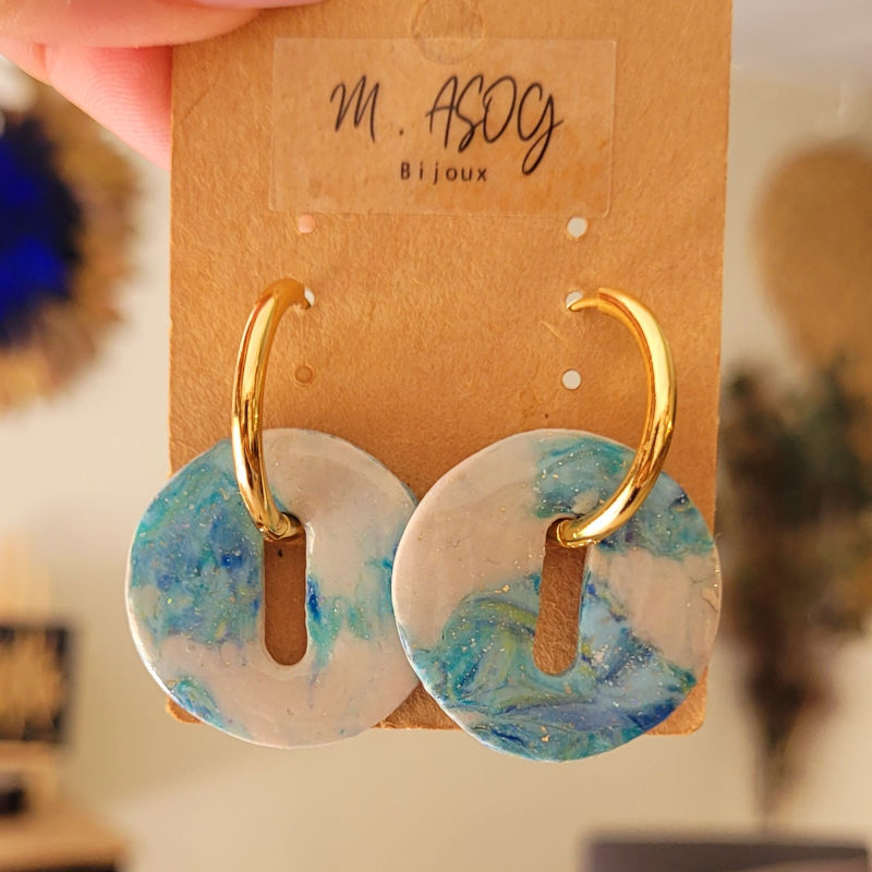 Boucles d'oreilles créole dorée et pampille Donut's marbré bleu et blanc légèrement pailleté