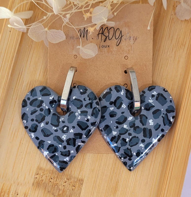 Boucles d'oreille Créole rectangulaire plate argentée pampille Maxi Coeur Léopard gris foncé clair et noir