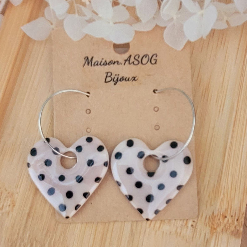Boucles d'oreilles créole fine argentée et pampille Coeur blanche à pois noir