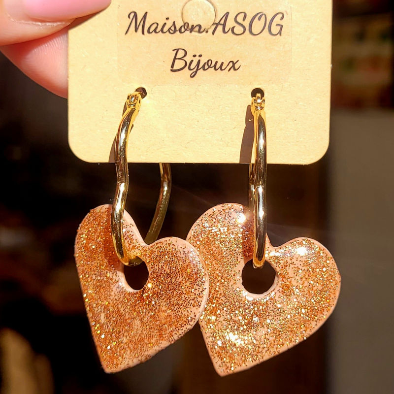 Boucles d'oreilles créole coeur dorée et pampille Coeur réversible beige rosé irisé et rosé cuivré pailleté
