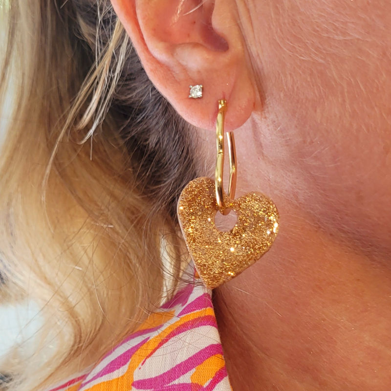 Boucles d'oreilles créole coeur dorée et pampille Coeur réversible beige rosé irisé et rosé cuivré pailleté