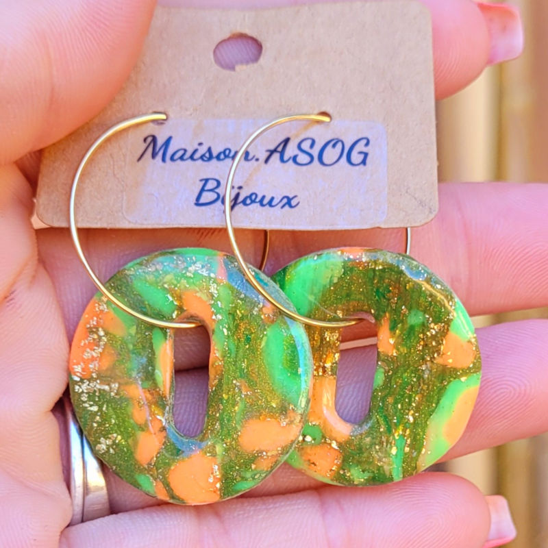 Boucles d'oreilles créole fine dorée et pampille Donut's marbrée vert orange kaki et doré