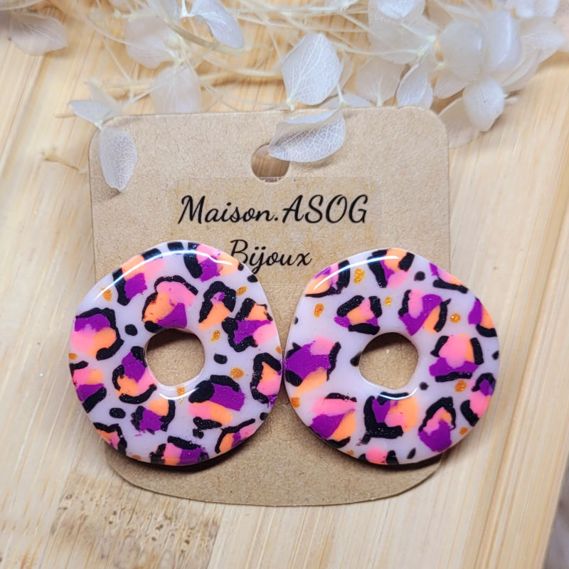 Boucles d'oreille couronne léopard beige rose violet saumon
