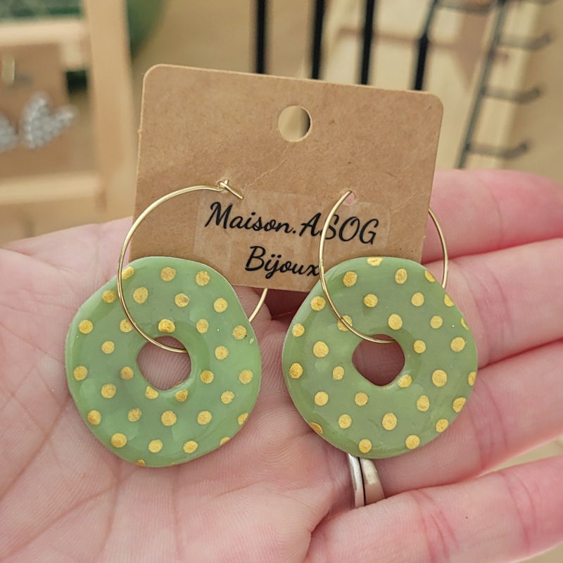 Boucles d'oreilles créole fine dorée et pampille Couronne réversible kaki à pois et rayure doré