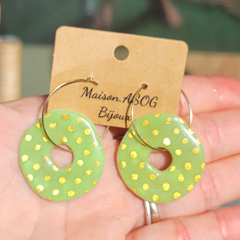 Boucles d'oreilles créole fine dorée et pampille Couronne réversible kaki à pois et rayure doré