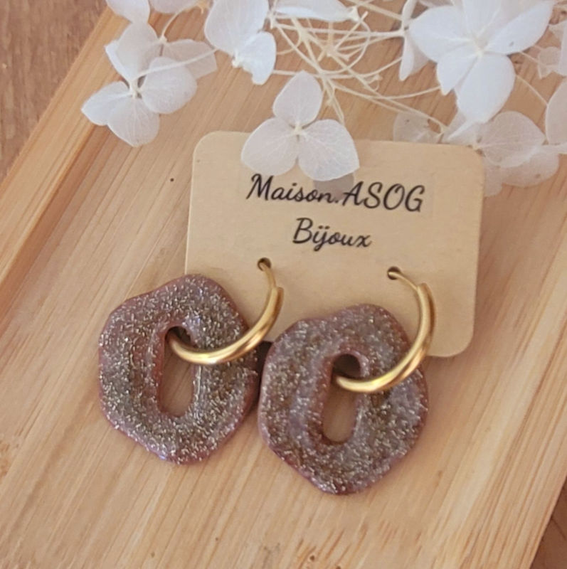 Boucles d'oreilles créole dorée et pampille Bora réversible beige rosé irisé et beige taupe pailleté