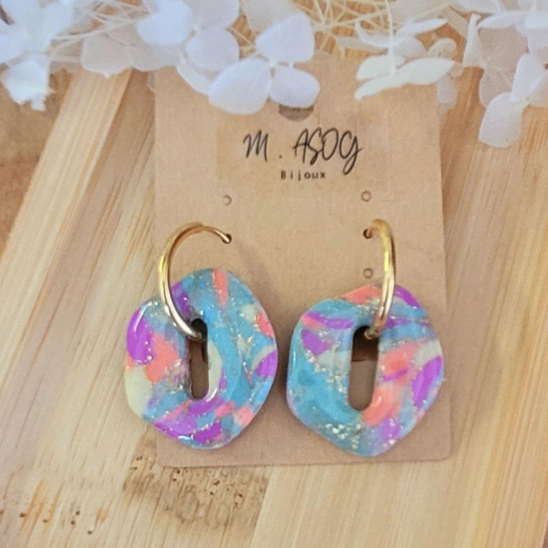 Boucles d'oreilles Créole dorée et pampille Bora rose corail mauve jaune clair vert gris