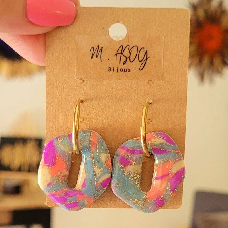 Boucles d'oreilles Créole dorée et pampille Bora rose corail mauve jaune clair vert gris